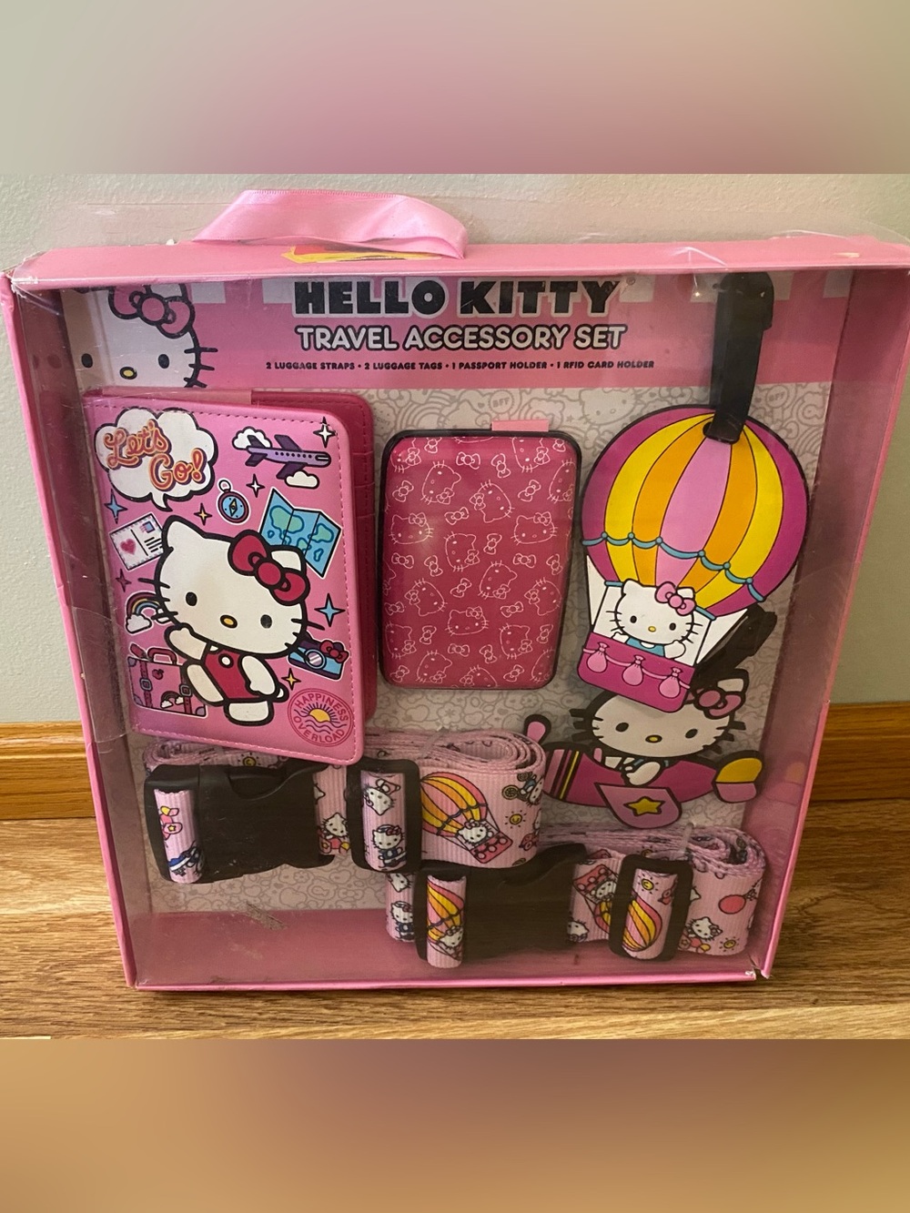 HELLO KITTY Travel Accessory
Set Passport Holder Luggage
Tags ID wallet & Straps